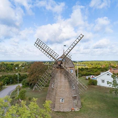 Unikt Boende I En Oelaendsk Kvarn Villa Farjestaden Luaran gambar